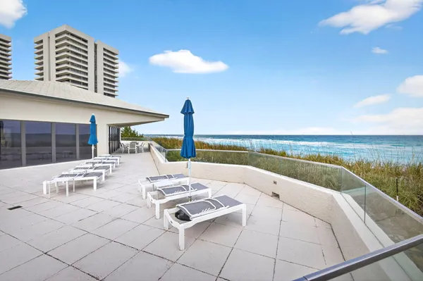 $975,000 | 5510 North Ocean Drive, Unit 24A, Singer Island, FL 33404