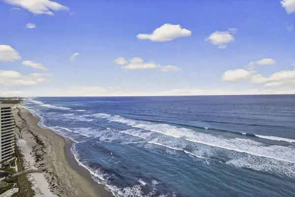 $975,000 | 5510 North Ocean Drive, Unit 24A, Singer Island, FL 33404