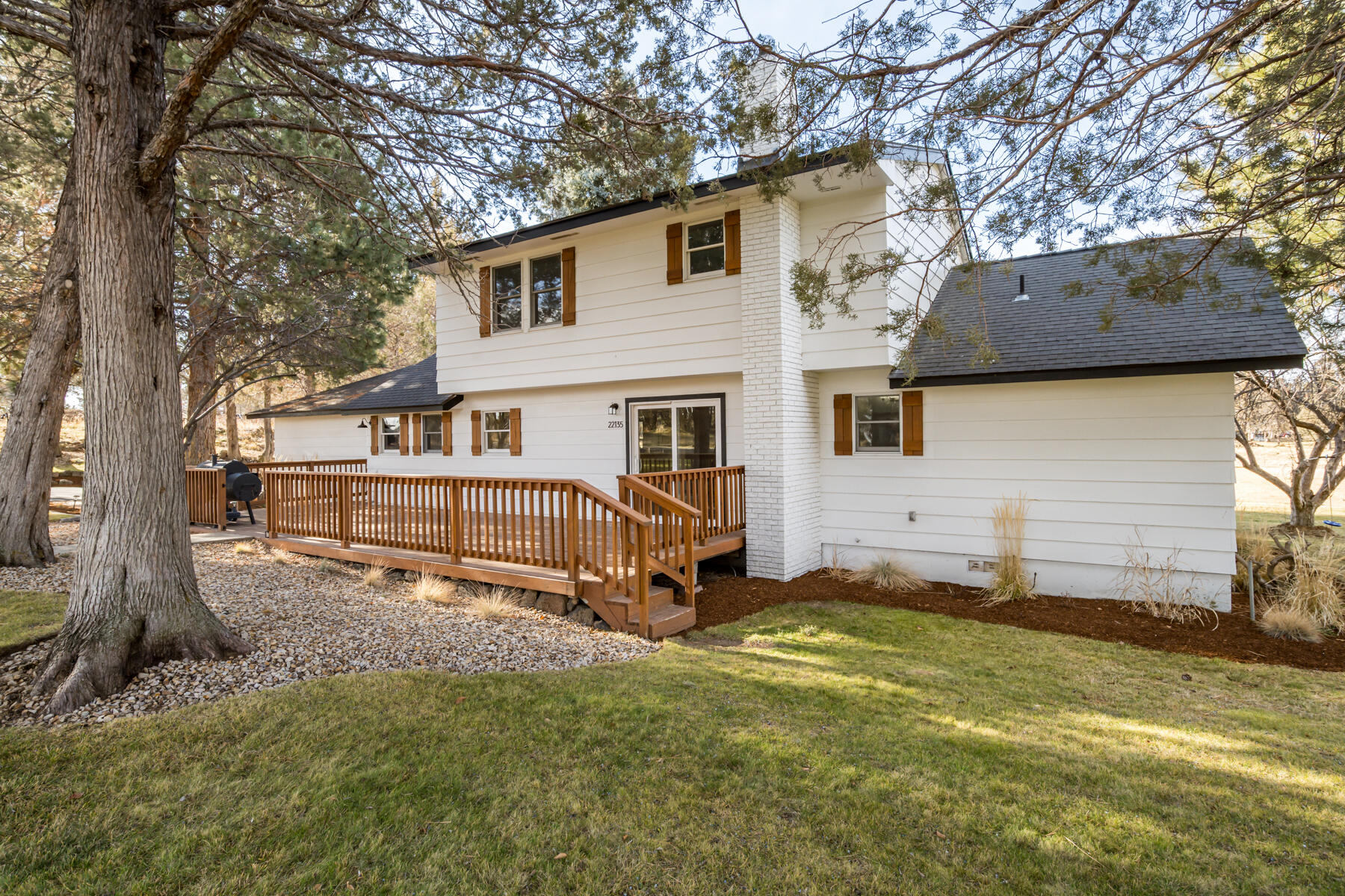 22135 Neff Road Bend, OR 97701 - Photo 4 of 42 JH5_2575
