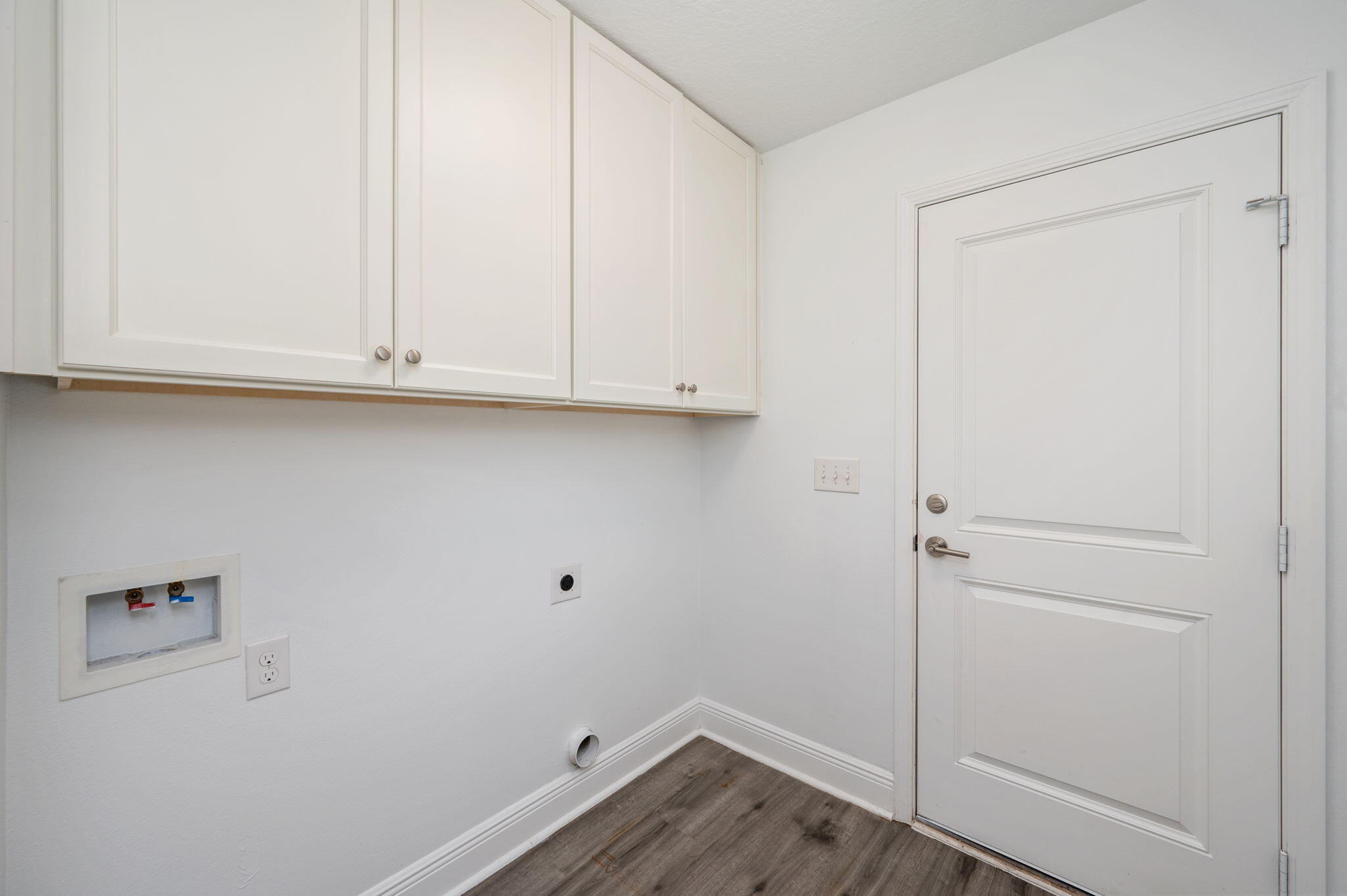 3208 Arthur Boulevard Crestview, FL 32536 - Photo 24 of 30 Laundry room