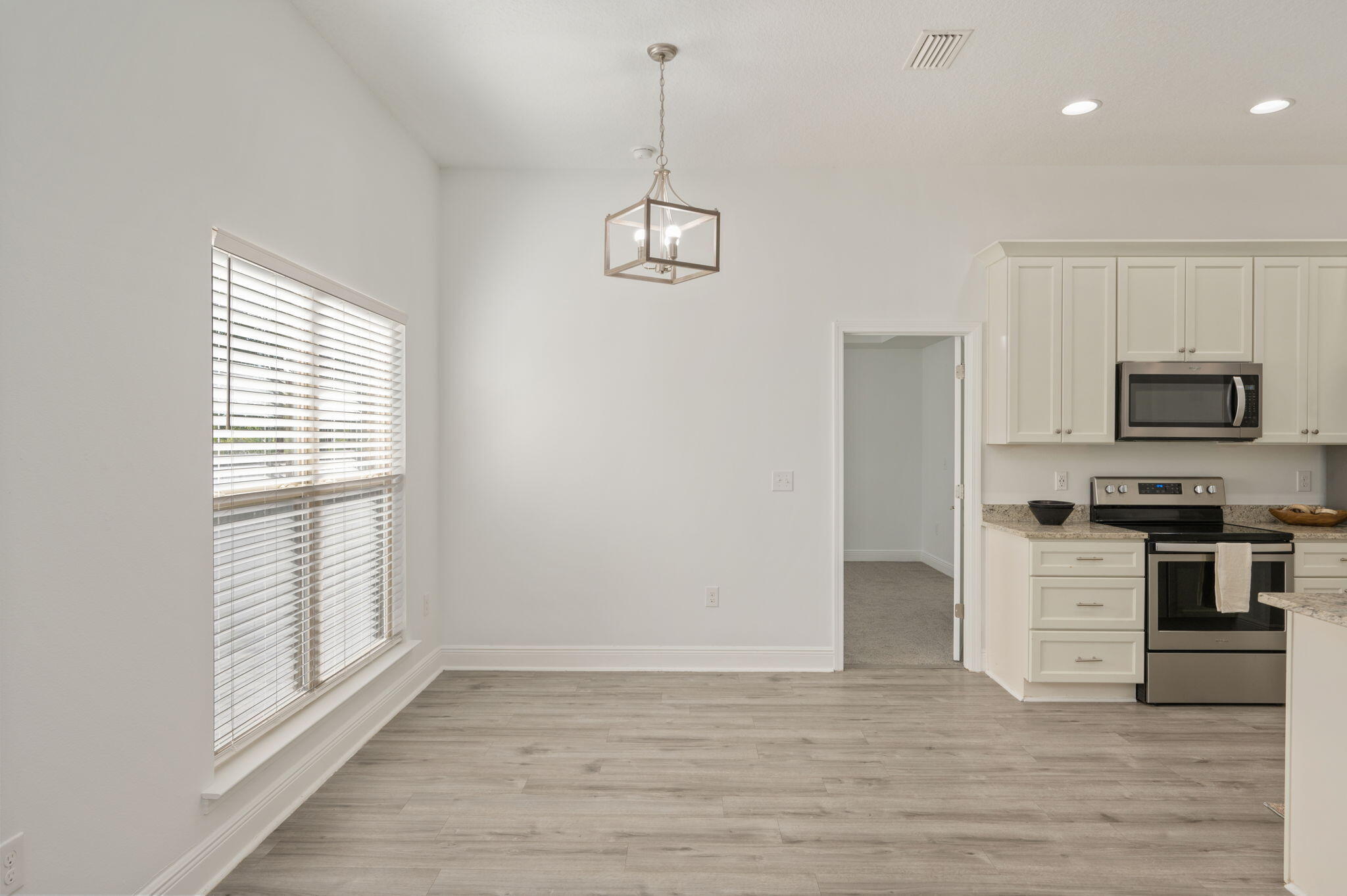 3208 Arthur Boulevard Crestview, FL 32536 - Photo 10 of 30 Breakfast nook