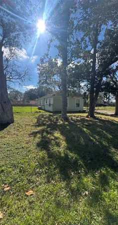 $1,550 | 512 Rice Street, Angleton, TX 77515