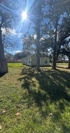$1,550 | 512 Rice Street, Angleton, TX 77515
