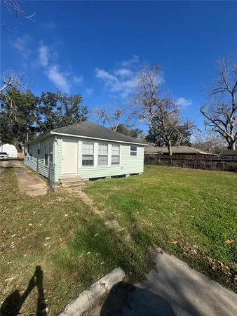 $1,550 | 512 Rice Street, Angleton, TX 77515