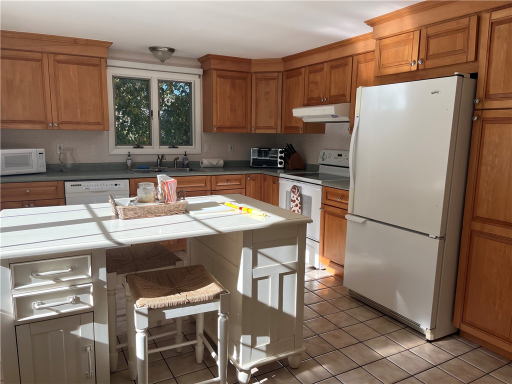 77 Blackrock Road Coventry, RI 02816 - Photo 6 of 18