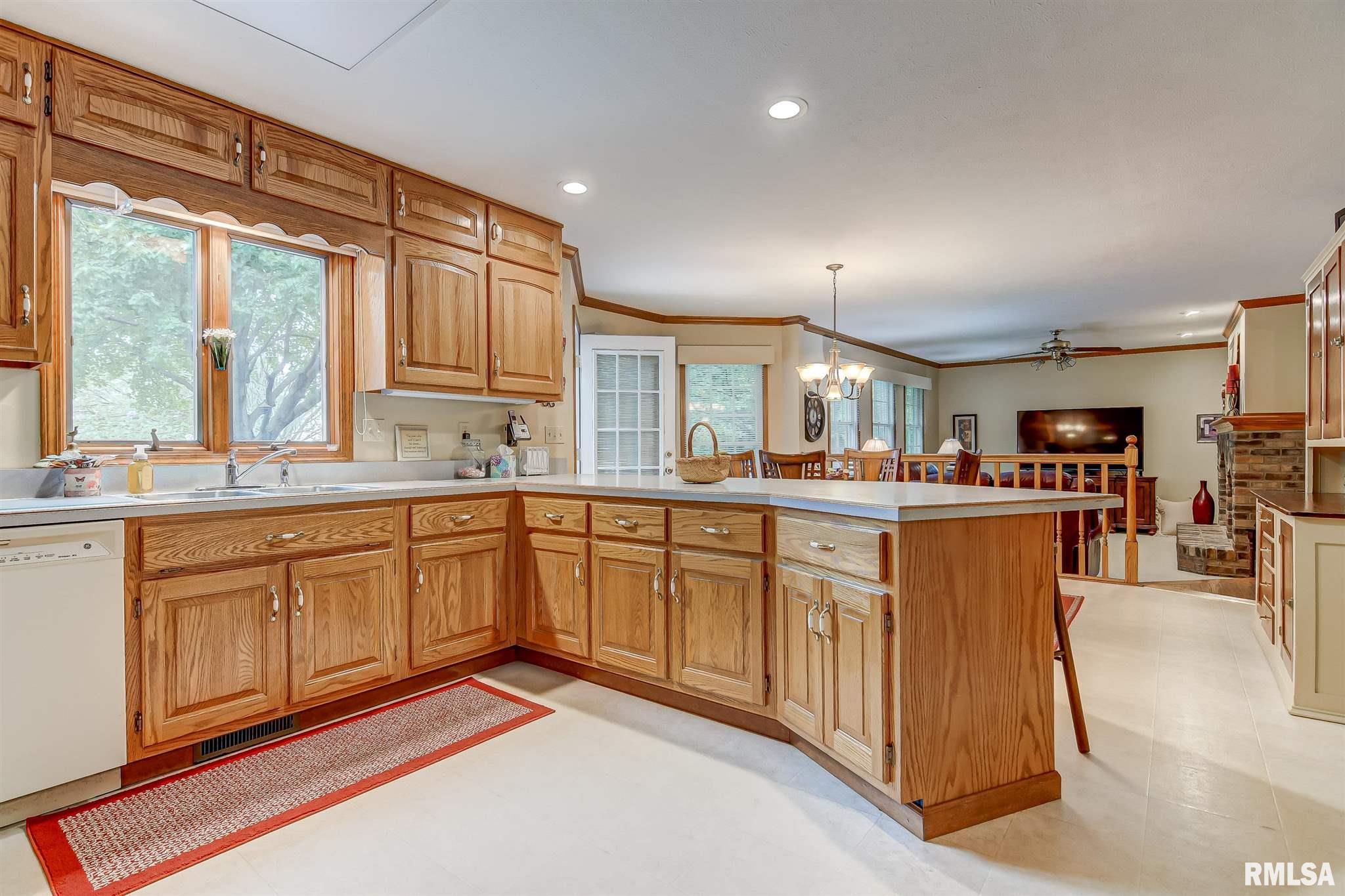 1705 Clearview Street Springfield, IL 62704 - Photo 8 of 39 Gallery Image 8
