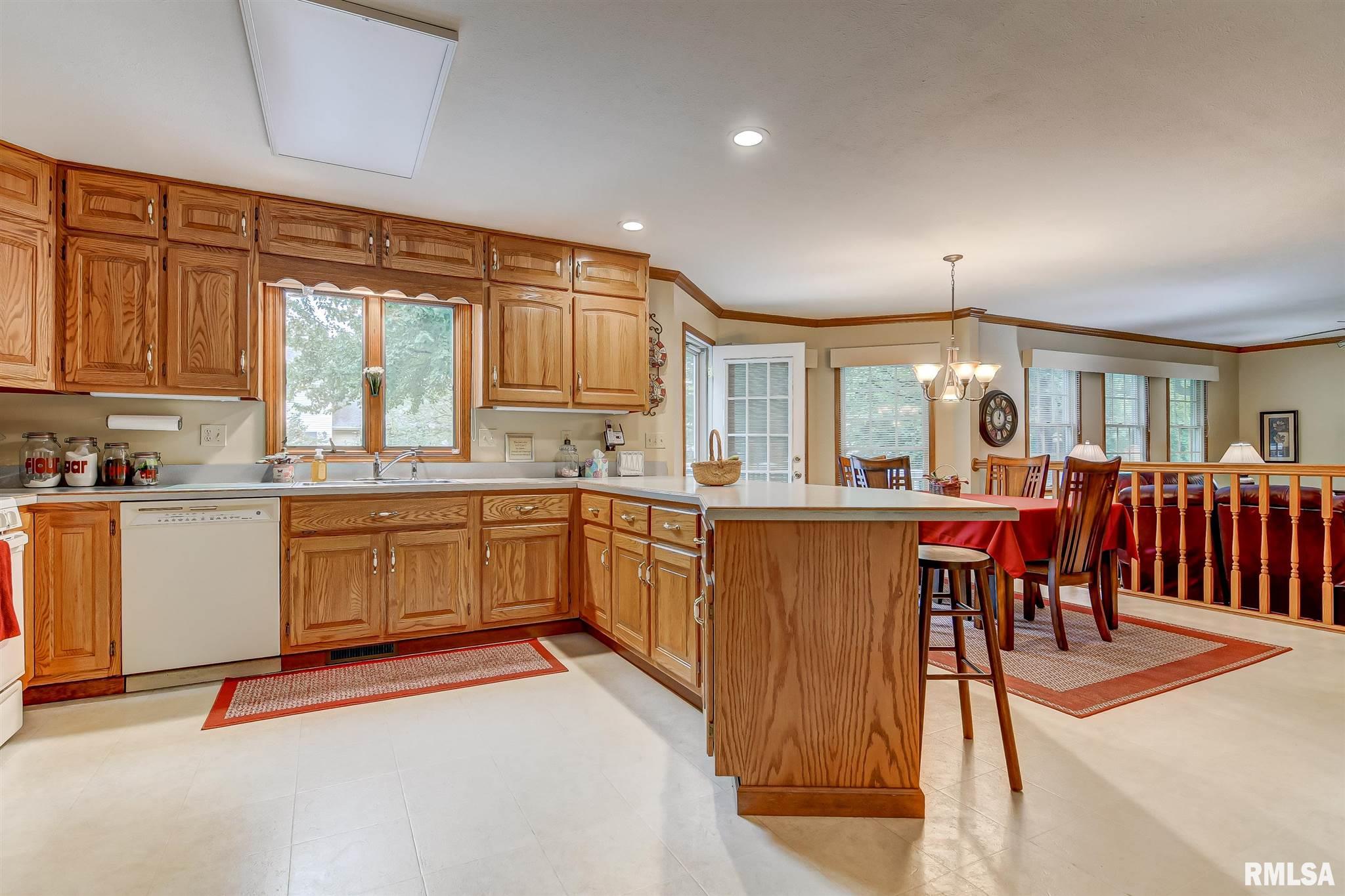 1705 Clearview Street Springfield, IL 62704 - Photo 9 of 39 Gallery Image 9