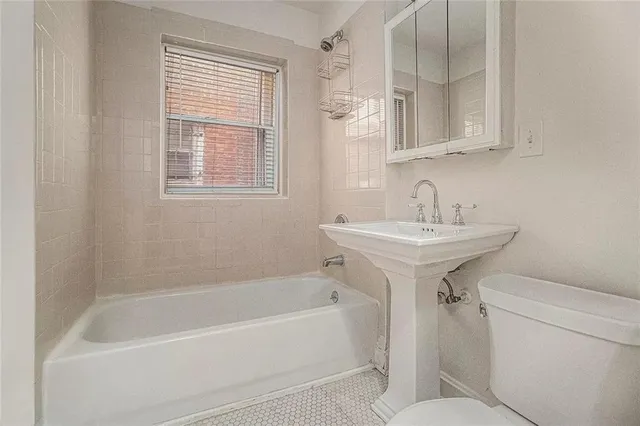 $189,000 | 317 East 43rd Street, Unit 1E, Kansas City, MO 64111