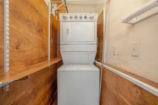 $189,000 | 317 East 43rd Street, Unit 1E, Kansas City, MO 64111