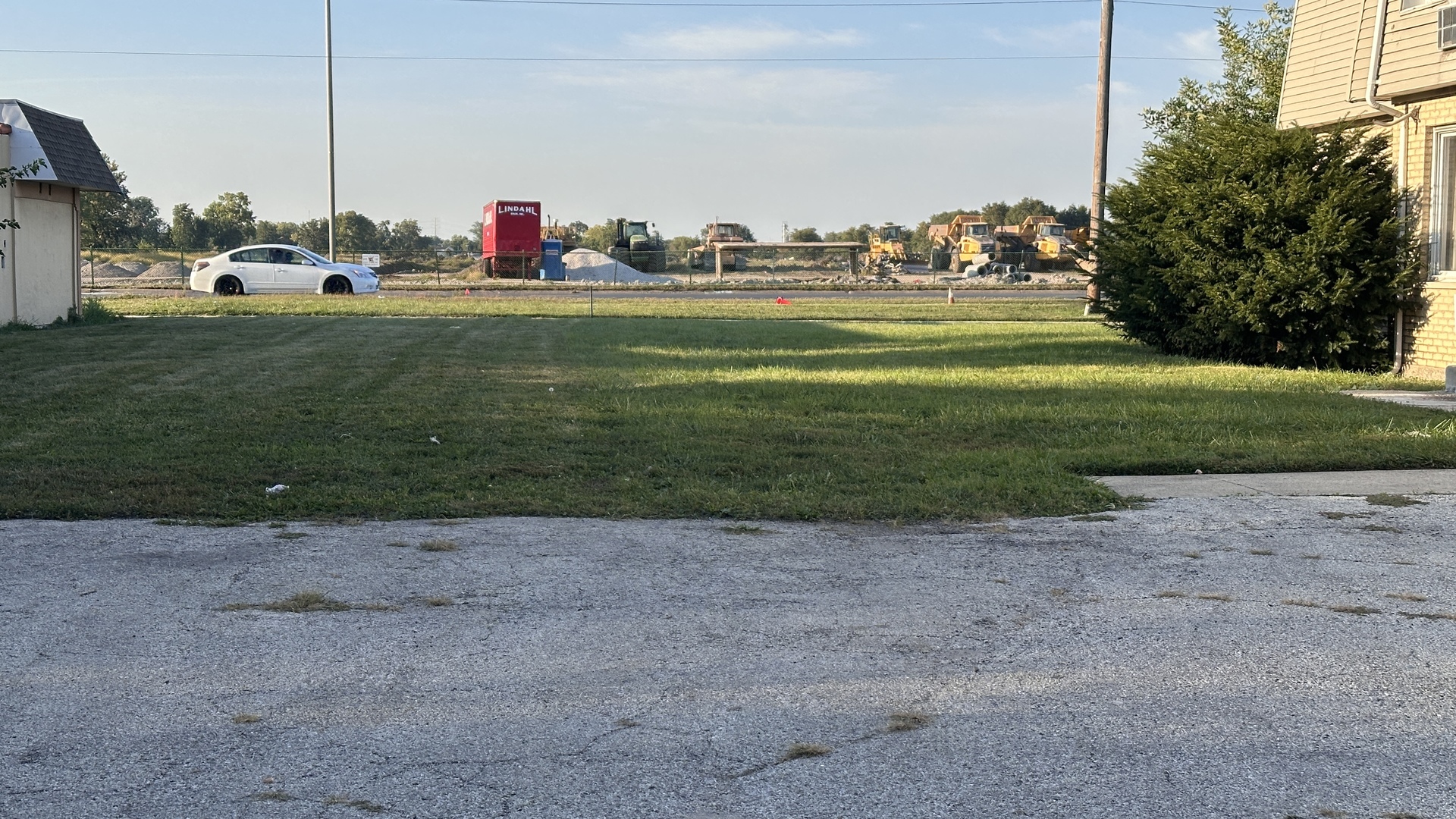 8453 West 79th Street Justice, IL 60458 - Photo 3 of 5 a backyard with grassy field