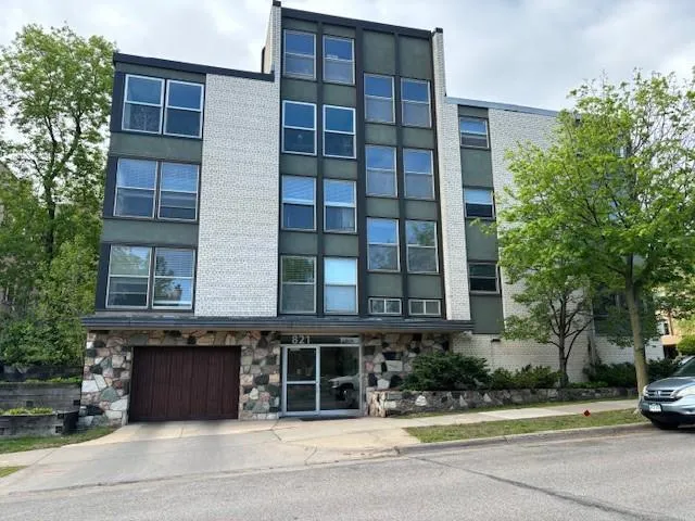 $2,195 | 821 Douglas Avenue, Unit 104, Minneapolis, MN 55403