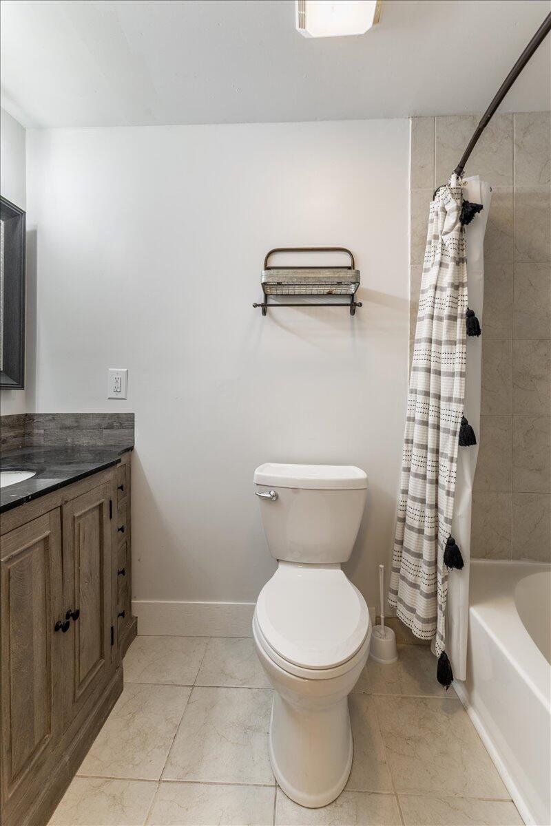 706 Cove Road Chickamauga, GA 30707 - Photo 21 of 27 Full Bathroom
