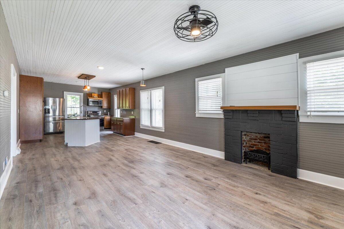 706 Cove Road Chickamauga, GA 30707 - Photo 6 of 27 Living room