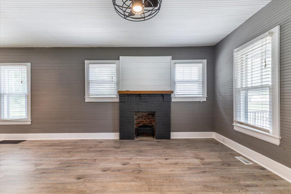 706 Cove Road Chickamauga, GA 30707 - Photo 7 of 27 Living Room