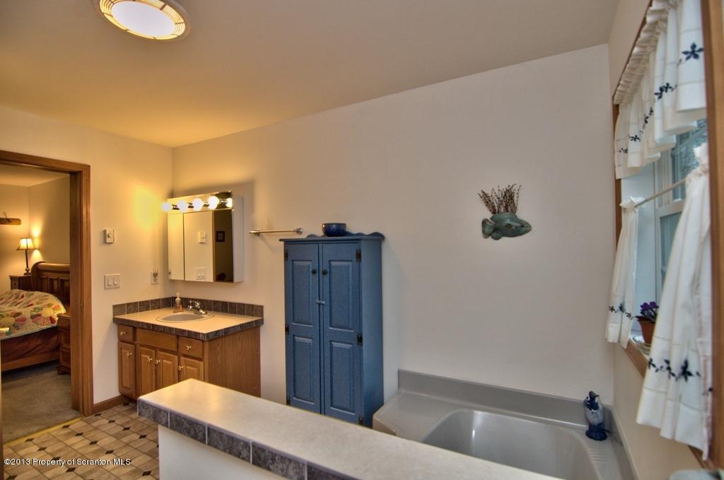 1633 Howe Road Moscow, PA 18444 - Photo 9 of 59