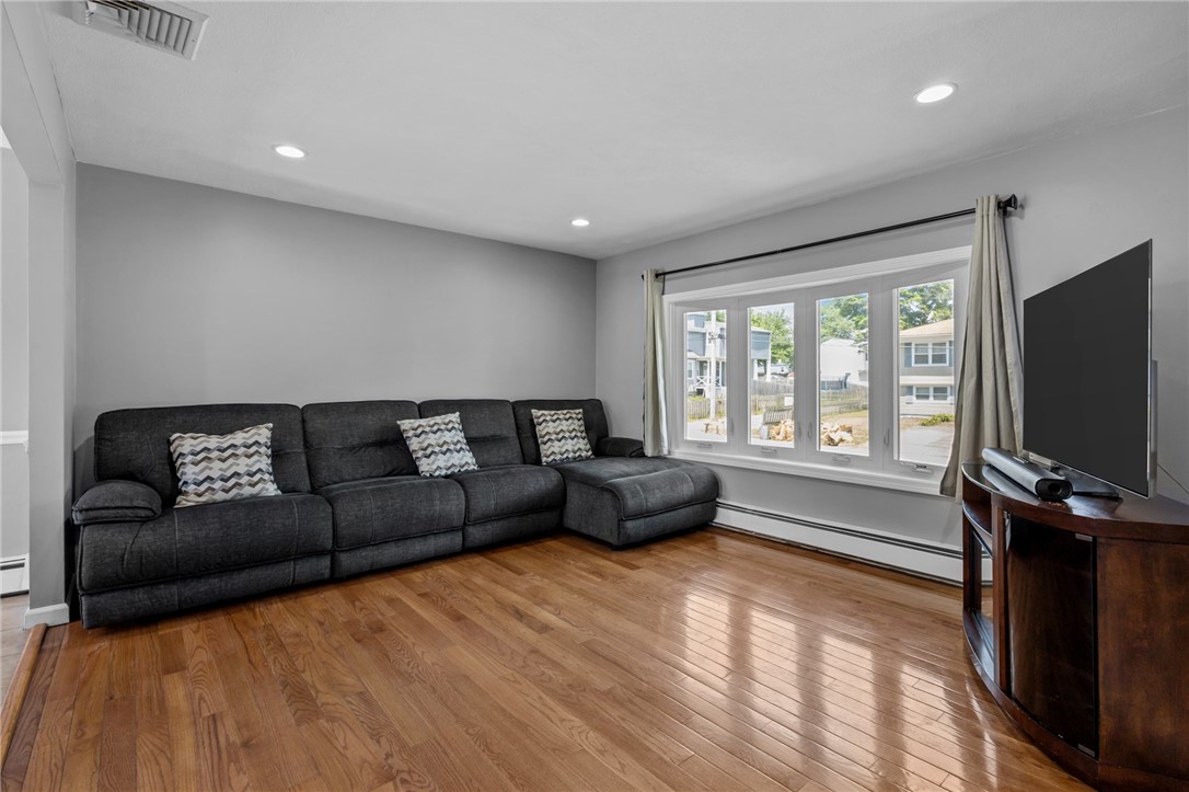 38 Bateman Avenue Cranston, RI 02920 - Photo 10 of 41