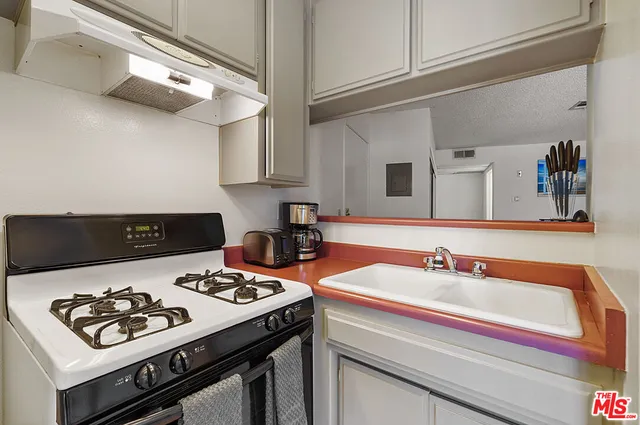 $1,850 | 3600 Bagley Avenue, Unit 207, Los Angeles, CA 90034