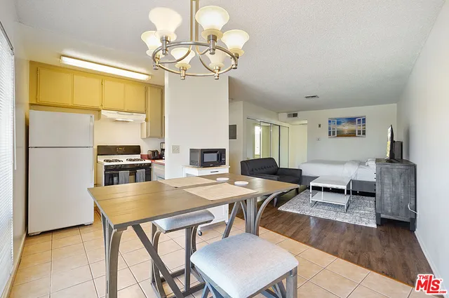 $1,850 | 3600 Bagley Avenue, Unit 207, Los Angeles, CA 90034