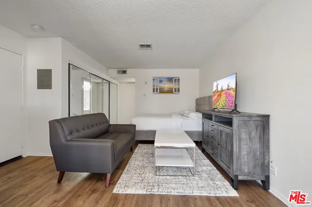 $1,850 | 3600 Bagley Avenue, Unit 207, Los Angeles, CA 90034