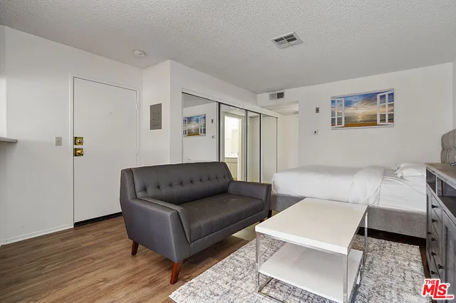 $1,850 | 3600 Bagley Avenue, Unit 207, Los Angeles, CA 90034