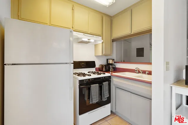 $1,850 | 3600 Bagley Avenue, Unit 207, Los Angeles, CA 90034