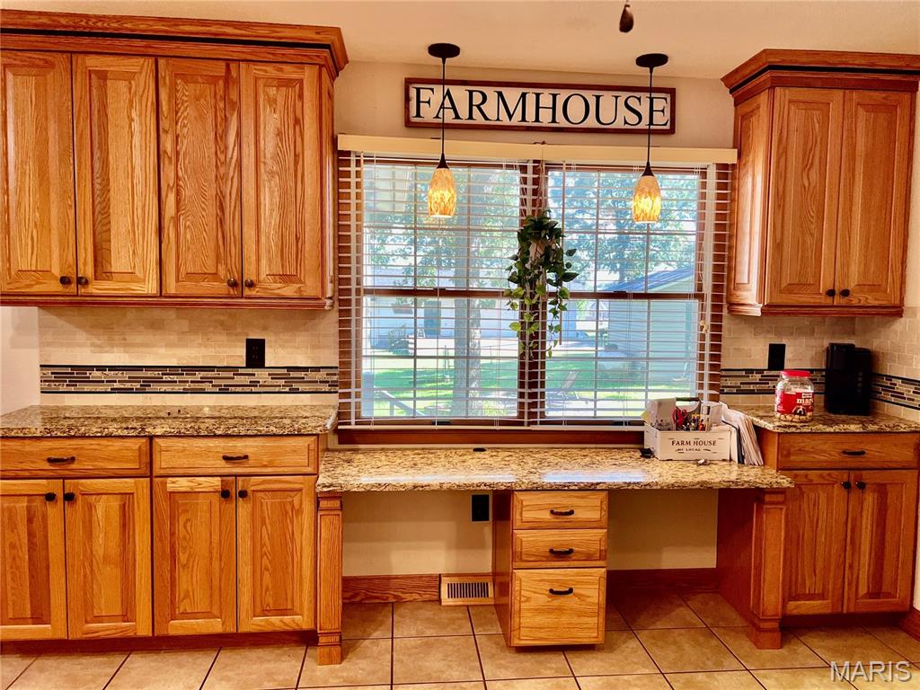 20150 Southwest Oakwood Drive Lebanon, MO 65536 - Photo 13 of 87