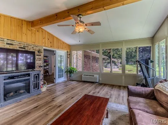 $399,900 | 20150 Southwest Oakwood Drive, Lebanon, MO 65536