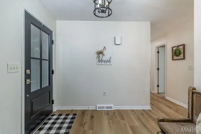 $399,900 | 20150 Southwest Oakwood Drive, Lebanon, MO 65536