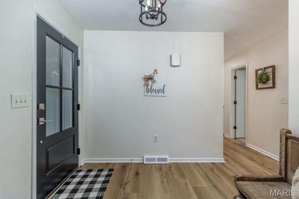 20150 Southwest Oakwood Drive Lebanon, MO 65536 - Photo 24 of 87