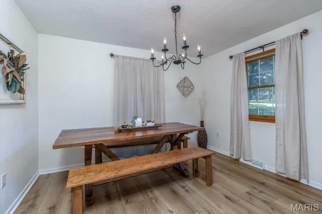 $399,900 | 20150 Southwest Oakwood Drive, Lebanon, MO 65536