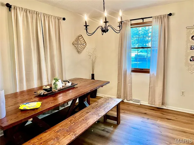 $399,900 | 20150 Southwest Oakwood Drive, Lebanon, MO 65536