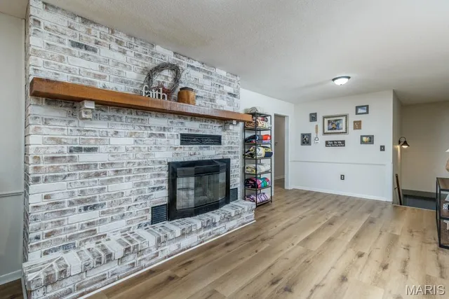 $399,900 | 20150 Southwest Oakwood Drive, Lebanon, MO 65536