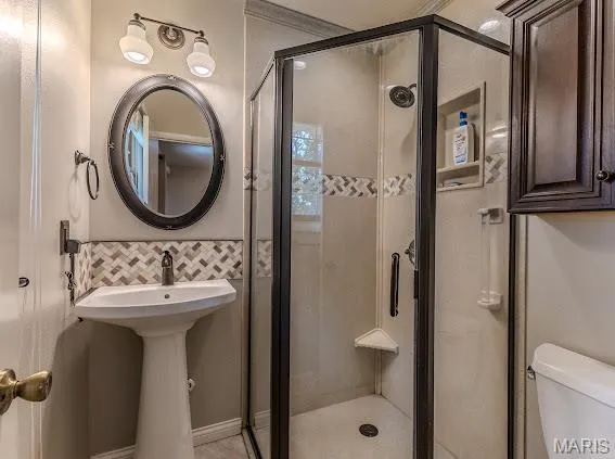 $399,900 | 20150 Southwest Oakwood Drive, Lebanon, MO 65536