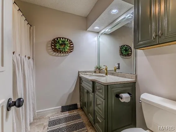 $399,900 | 20150 Southwest Oakwood Drive, Lebanon, MO 65536