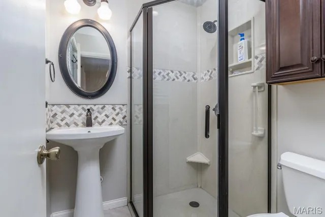 $399,900 | 20150 Southwest Oakwood Drive, Lebanon, MO 65536