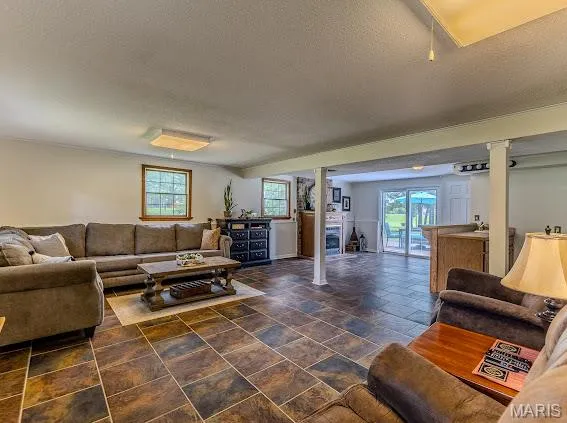 $399,900 | 20150 Southwest Oakwood Drive, Lebanon, MO 65536