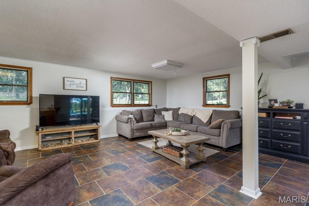 20150 Southwest Oakwood Drive Lebanon, MO 65536 - Photo 52 of 87