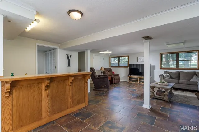 $399,900 | 20150 Southwest Oakwood Drive, Lebanon, MO 65536