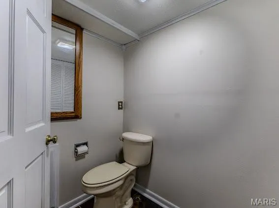 $399,900 | 20150 Southwest Oakwood Drive, Lebanon, MO 65536