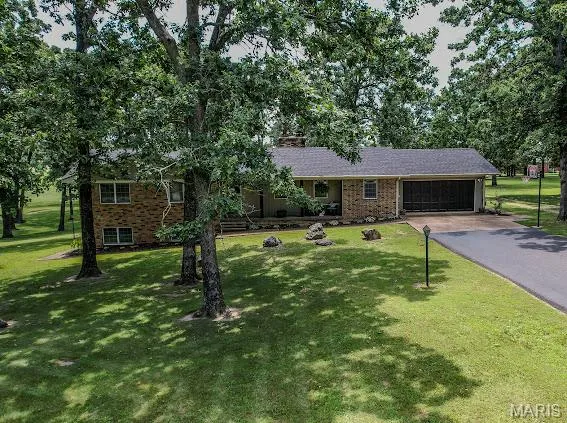 $399,900 | 20150 Southwest Oakwood Drive, Lebanon, MO 65536