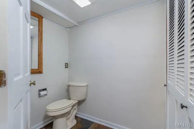 $399,900 | 20150 Southwest Oakwood Drive, Lebanon, MO 65536