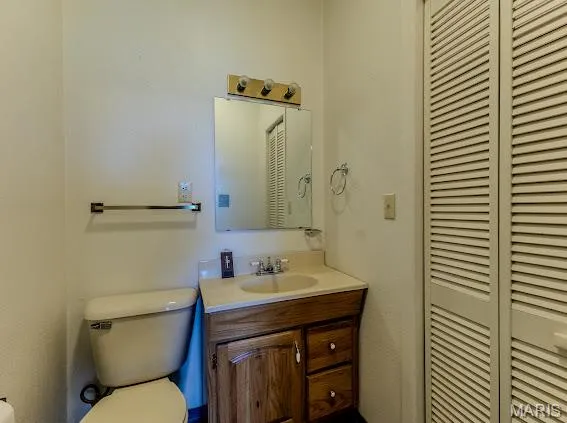 $399,900 | 20150 Southwest Oakwood Drive, Lebanon, MO 65536