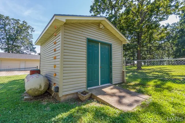 $399,900 | 20150 Southwest Oakwood Drive, Lebanon, MO 65536