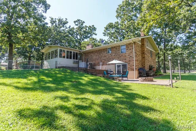$399,900 | 20150 Southwest Oakwood Drive, Lebanon, MO 65536