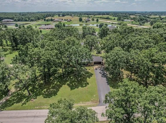 $399,900 | 20150 Southwest Oakwood Drive, Lebanon, MO 65536