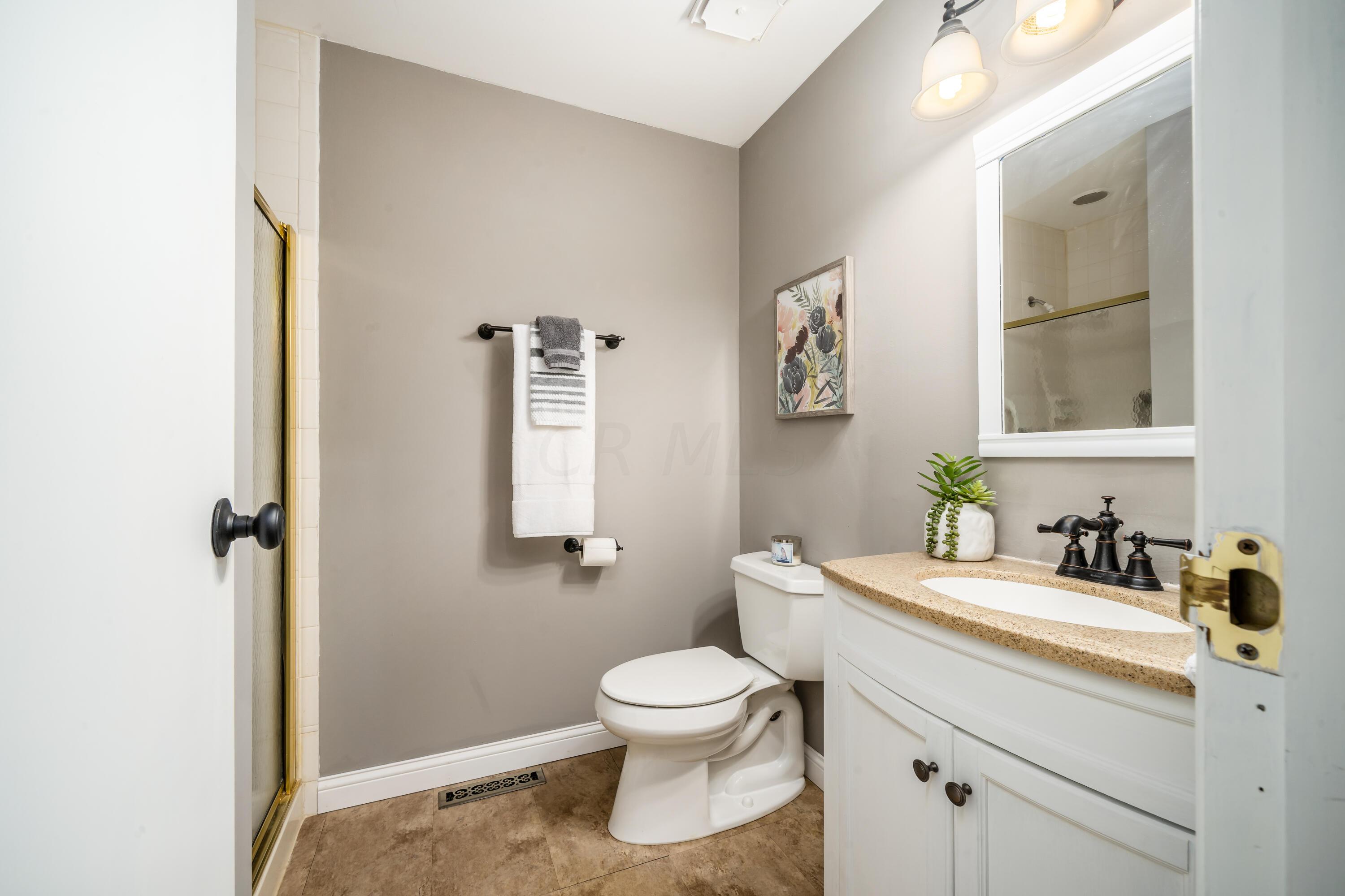 2101 Coach Road North Columbus, OH 43220 - Photo 26 of 31 Full Bathroom