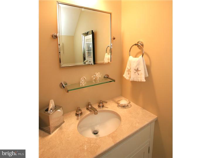 915 Clinton Street, Unit 303 Philadelphia, PA 19107 - Photo 11 of 24