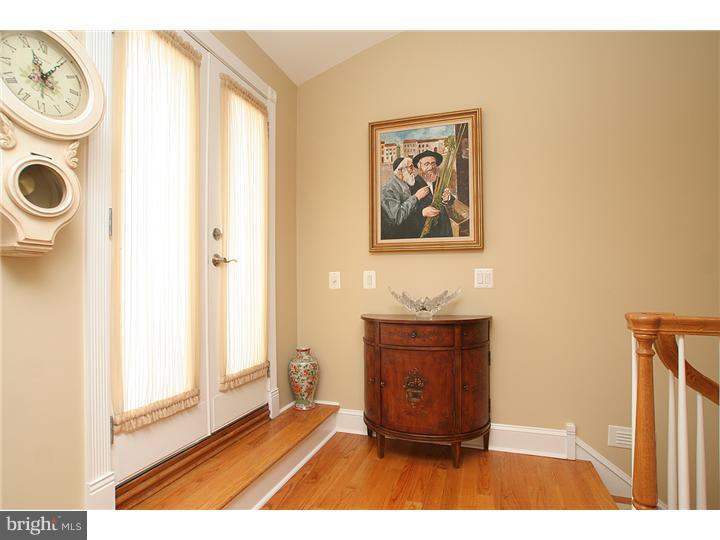 915 Clinton Street, Unit 303 Philadelphia, PA 19107 - Photo 14 of 24