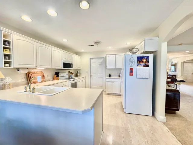 $289,000 | 661 Lake Harbor Drive, Marion, IL 62959