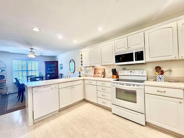 $289,000 | 661 Lake Harbor Drive, Marion, IL 62959